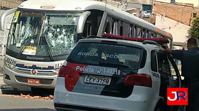 pedradas no ônibus