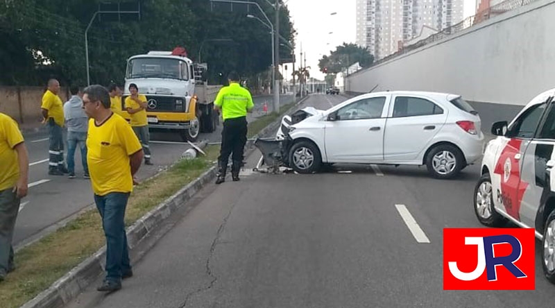 carro x poste 2 copiar
