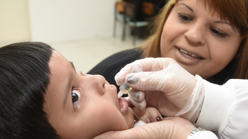 campanha de vacinacao contra a poliomielitw e o sarampo 72