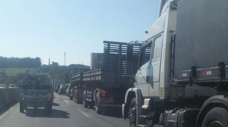 congestionamento Rodovia Hermenegildo Tonoli
