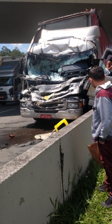 scania acidente anhanguera