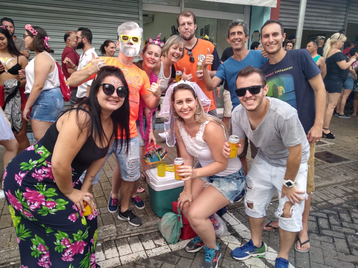 foliões 25