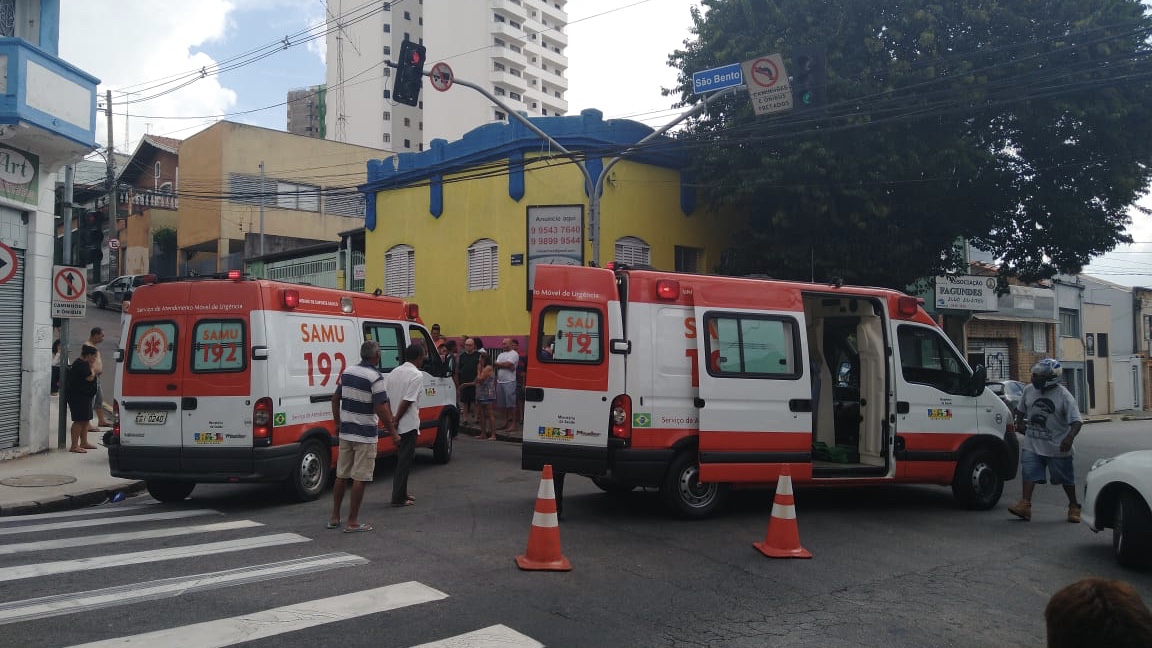 Samu socorrendo os feridos