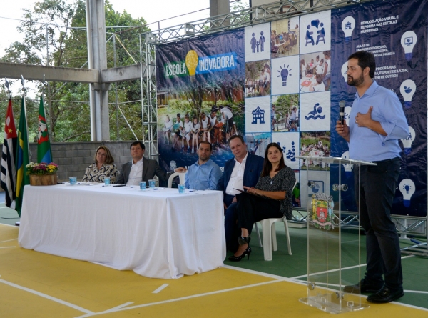 O prefeito Luiz Fernando Machado durante lançamento do projeto