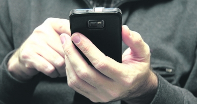 CELULAR GOLPE WHATSAPP