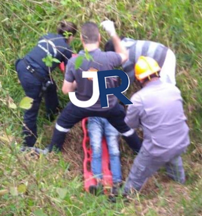 PASSAGEIROS SENDO SOCORRIDOS CAJAMAR 34