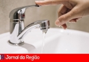 água