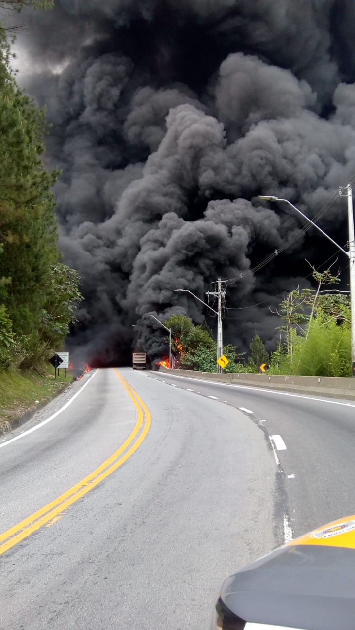 CARRETA PEGANDO FOGO