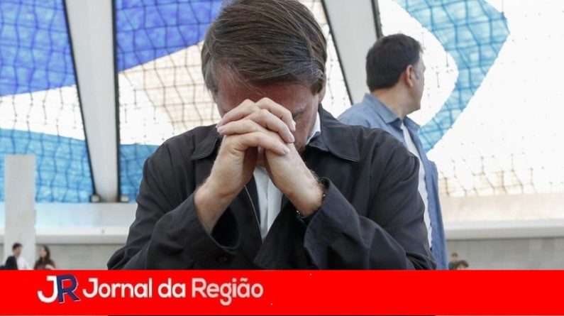 Bolsonaro faz oracao 868x644 1