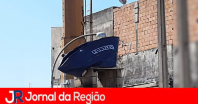 Calor faz derreter caixa de água Calor faz derreter caixa de água
