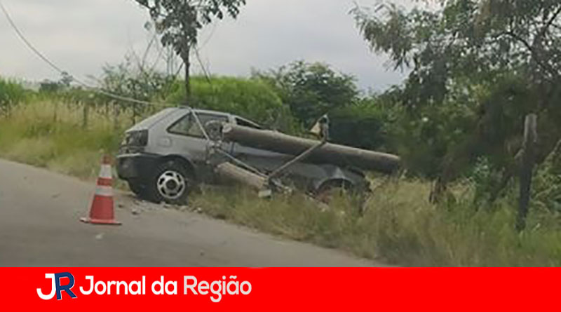 FOTO DE GILSON SILVA CARRO NO POSTE copiar