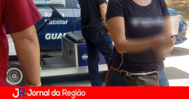 Leitor reclama da distribuição de material político Leitor reclama da distribuição de material político
