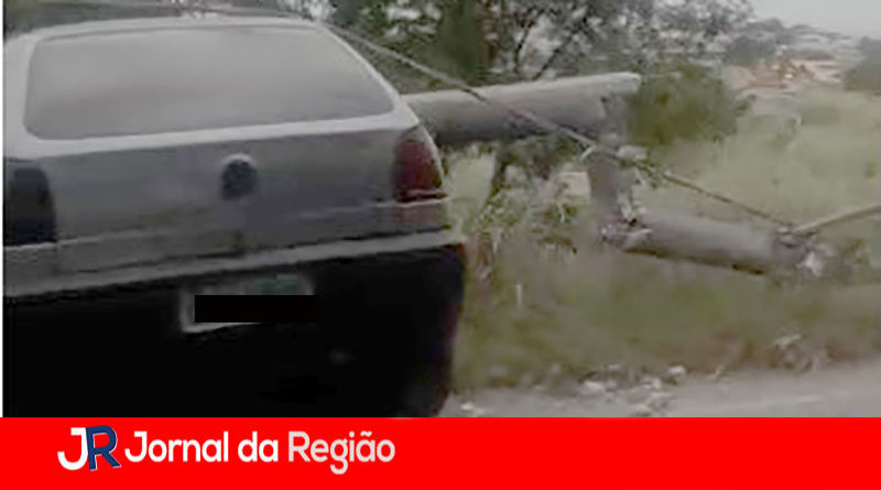 acidente carro x poste marginal copiar