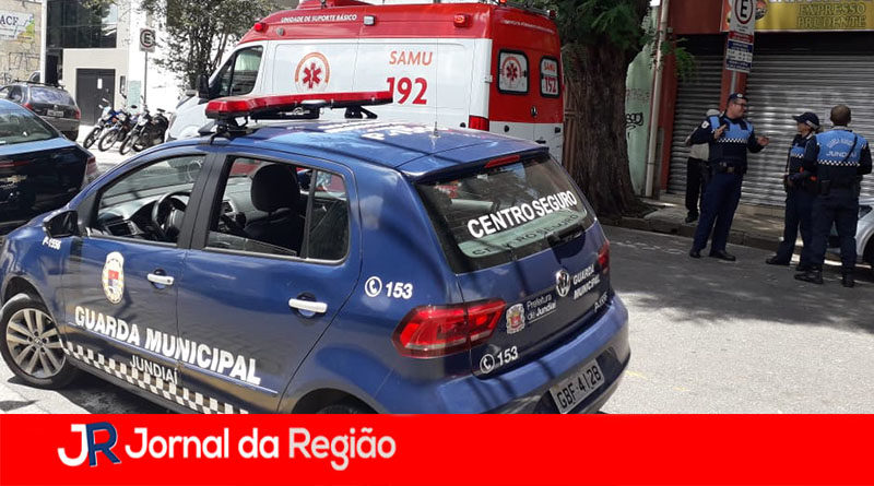 mulher cai em residência copiar