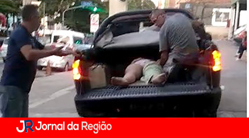 mulher socorrida em caminhonete 2 copiar