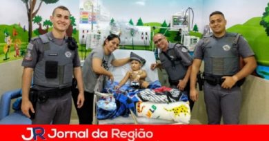 PMs visitam garoto de 4 anos na UTI do HU PMs visitam garoto de 4 anos na UTI do HU