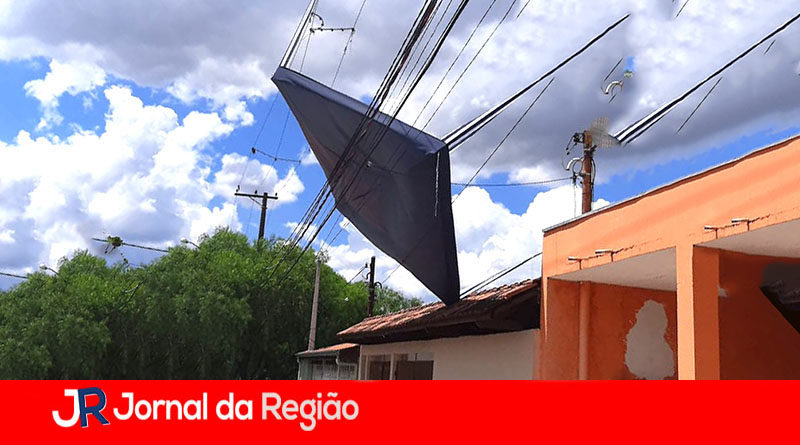 barraca na fiação de energia copiar