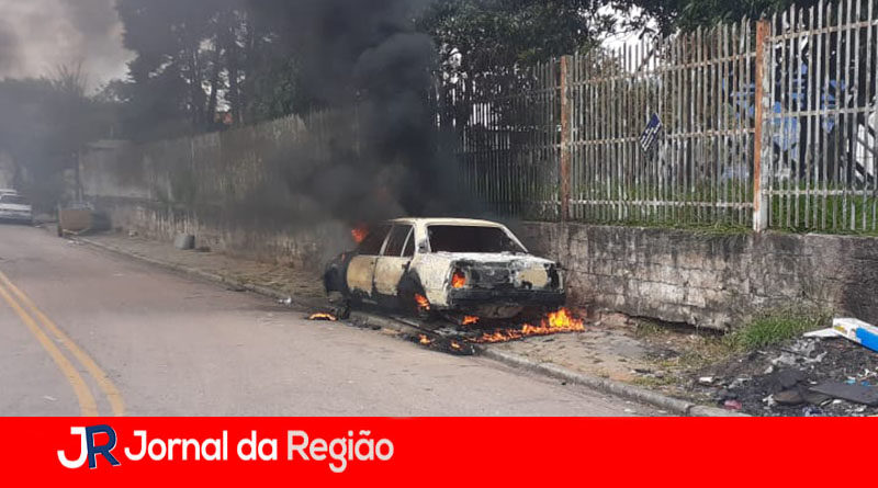 carro incendiado copiar