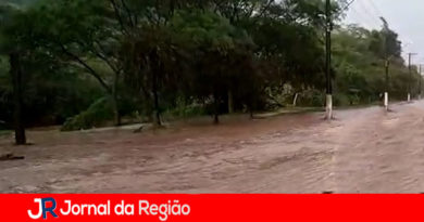 Rio Jundiaí transborda em Campo Limpo Rio Jundiaí transborda em Campo Limpo