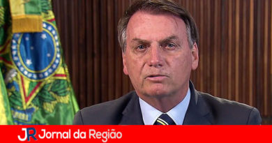 Bolsonaro se queixa das medidas restritivas e diz que estão criando ‘pânico’ Bolsonaro se queixa das medidas restritivas e diz que estão criando ‘pânico’