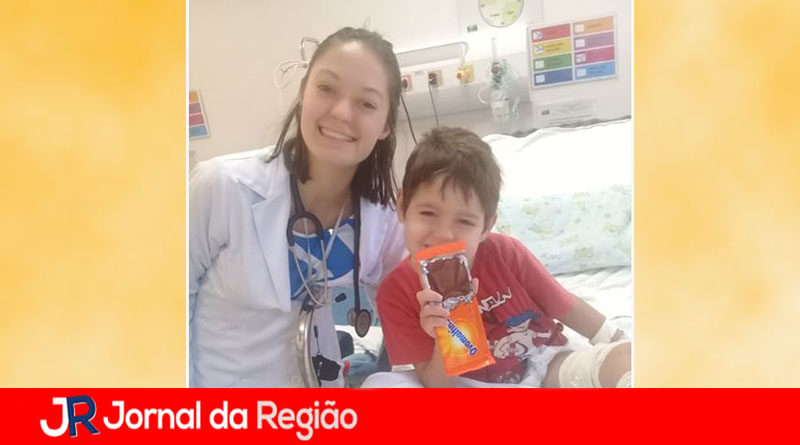 médica do hu com criança copiar