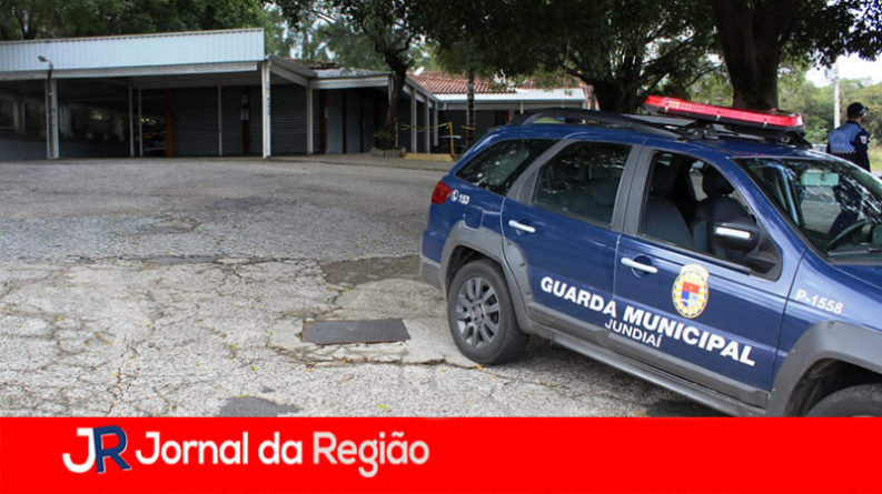 guarda impede aglomeração copiar