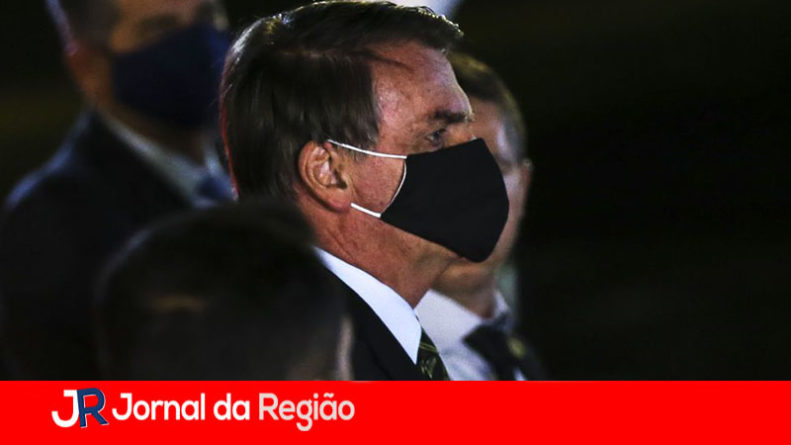 BOLSONARO DE MASCARA copiar