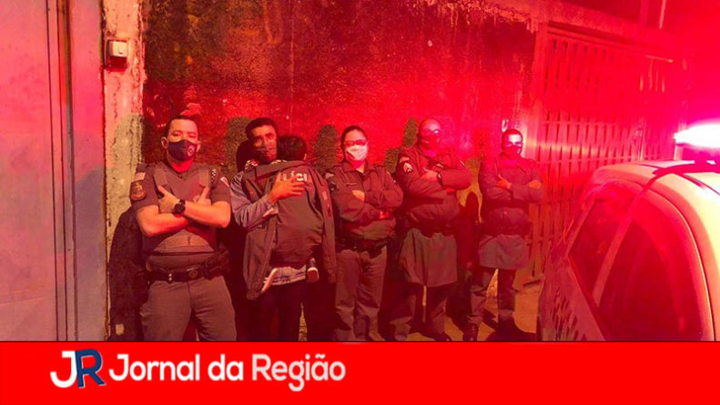 Policia Militar recupera carro furtado com crianca copiar