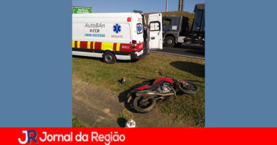 Motociclista sofre acidente grave na Dom Gabriel Motociclista sofre acidente grave na Dom Gabriel