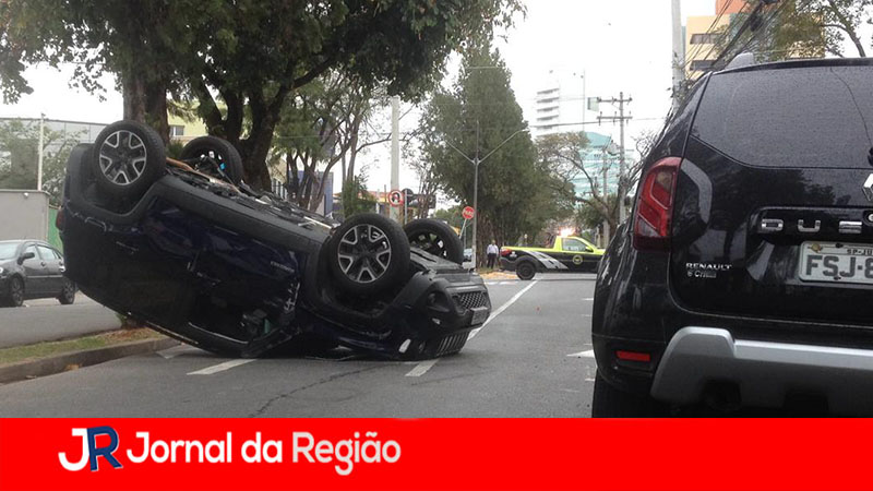 acidente capotamento renegade copiar