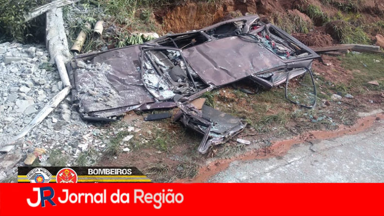carro esmagado em Diadema copiar