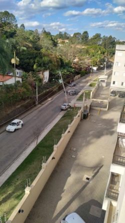 carro no poste condominio