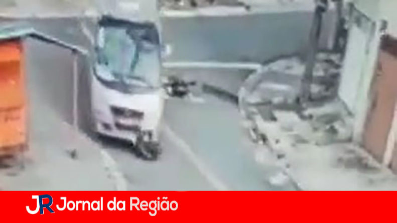 ONIBUS ATROPELA MOTOCICLISTA copiar