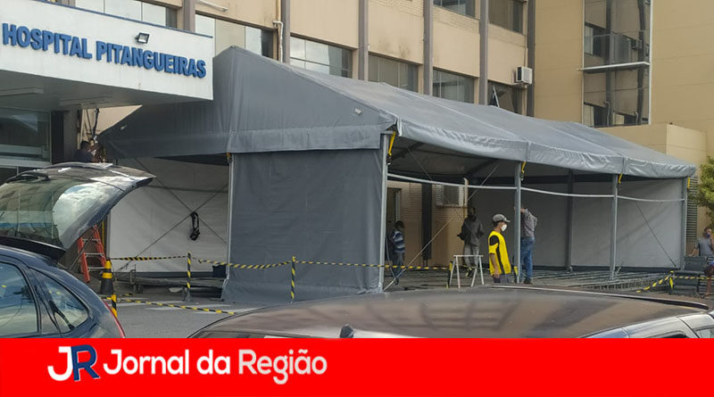 Hospital Pitangueiras monta tenda para pacientes com suspeita de Covid 1 tenda no hospital pitangueiras copiar