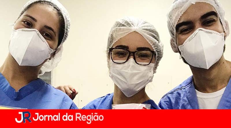 Equipe recebe doacao de cartas durante o plantao 22222
