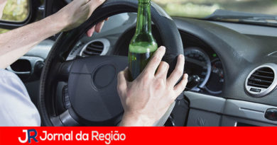 Motorista bêbado persegue ônibus urbano e coloca em risco a vida de passageiros