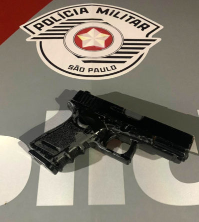 Simulacro de arma de fogo. (Foto: Divulgação/PM)
