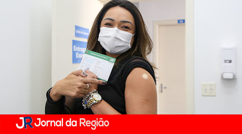 MULHER VACINADA copiar