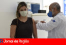 mulher tomando vacina influenza copiar