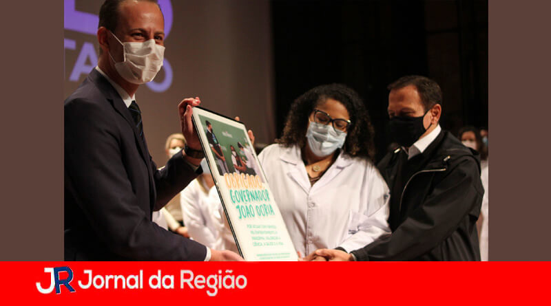 Doria recebe homenagem. (Foto: Mauro Utida)