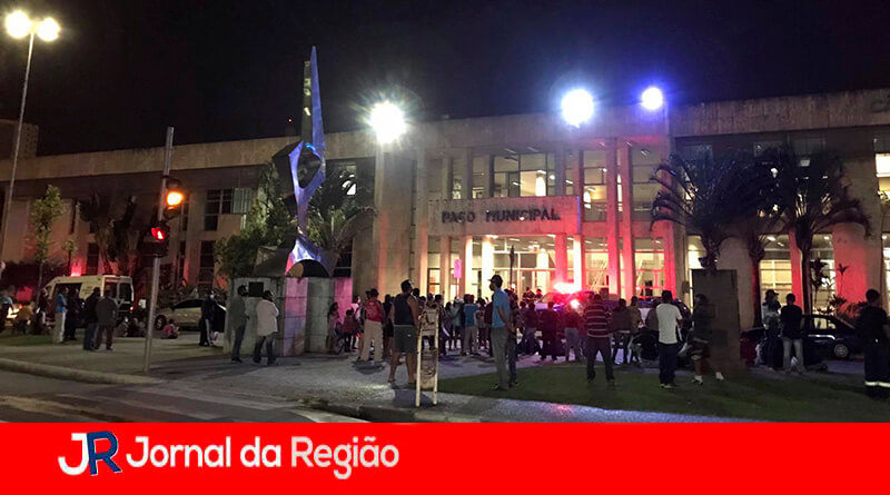 Protesto na Prefeitura de Campo Limpo Paulista. (Foto: Divulgação)
