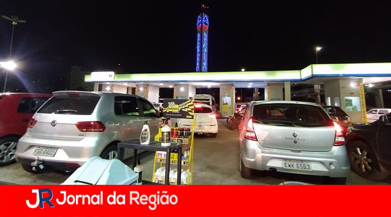 FILA CARREFOUR POSTO DE GASOLINA copia