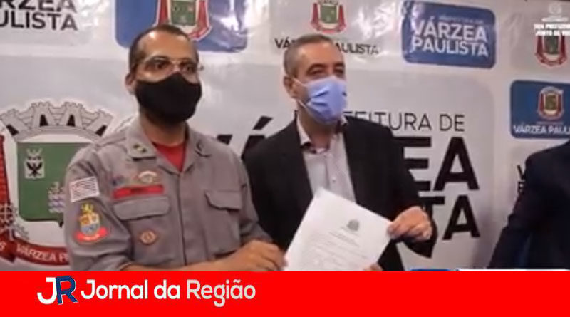 Bombeiros em Várzea Pualista. (Foto: Divulgação)