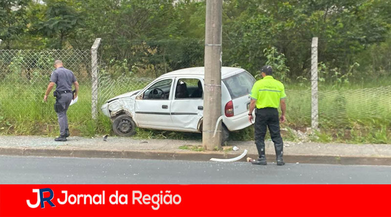 CARRO NA CERCA copia