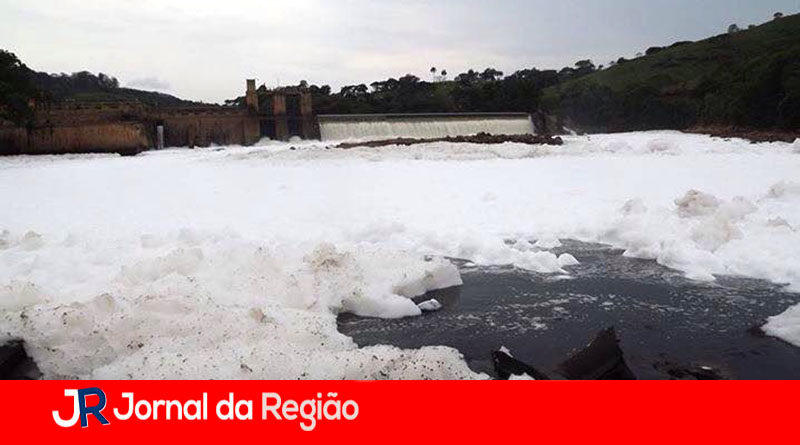 RIO TIETE CHEIO DE ESPUMA