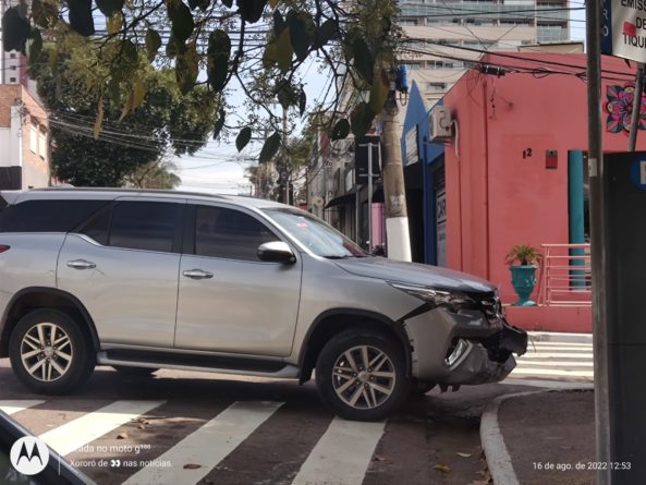 carro batida rua barao do teffe 21