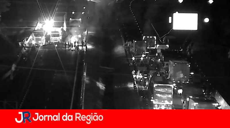 RODOVIA DOM PEDRO INTERDITADA