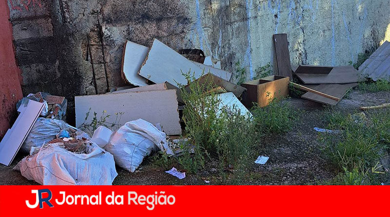 ENTULHO E LIXO NA RUA APIAI copiar