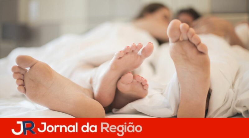casal na cama
