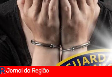 Mulher bêbada é presa após provocar acidente de trânsito